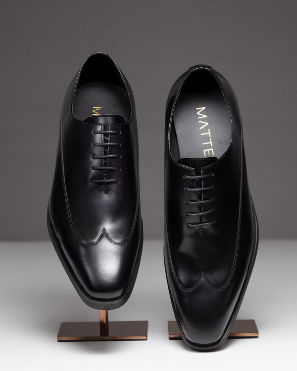 Sinatra</br></br><i>Gloss Black</i>